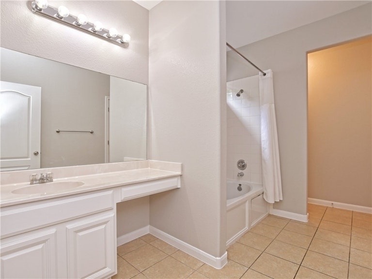 Photo 23 of 40 - 2116 Amur Dr, Austin, TX 78745