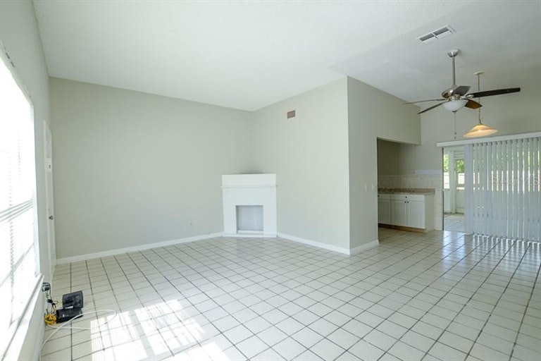 Photo 11 of 39 - 604 Deauville Ct, Kissimmee, FL 34758