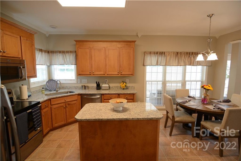 Photo 16 of 44 - 4454 Timberwood Dr, Gastonia, NC 28056