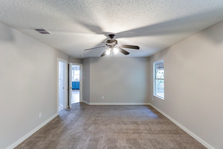 Photo 22 of 34 - 7813 Shoal Bnd, Denton, TX 76210