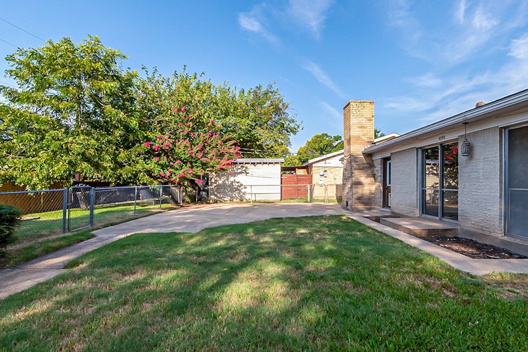 Photo 22 of 27 - 4702 Colgate Ln, Garland, TX 75042