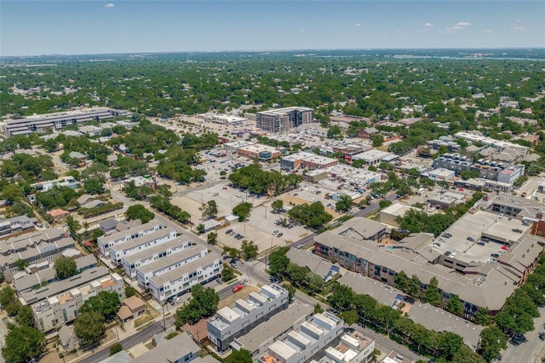Photo 24 of 24 - 1865 Summit Ave #102, Dallas, TX 75206