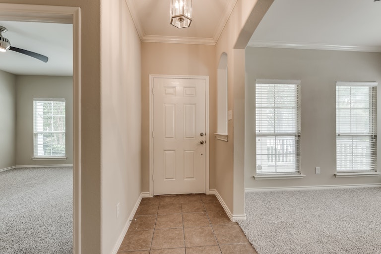 Photo 8 of 28 - 905 Charleston Ln, Savannah, TX 76227