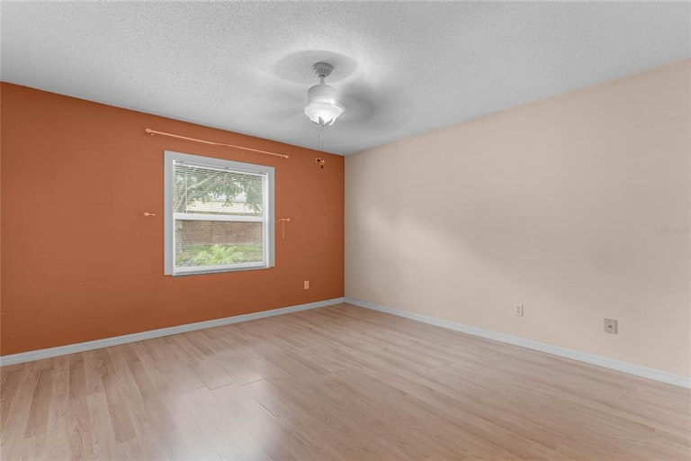 Photo 24 of 31 - 1660 Boulder Creek Ct, Apopka, FL 32712