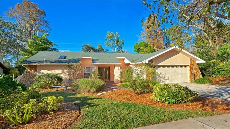 Photo 1 of 25 - 16618 Vallely Dr, Tampa, FL 33618