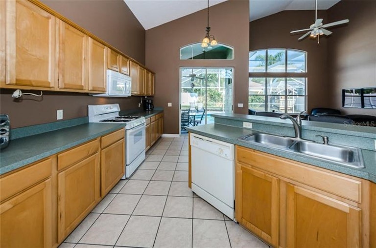 Photo 8 of 25 - 443 Briland St, Tarpon Springs, FL 34689