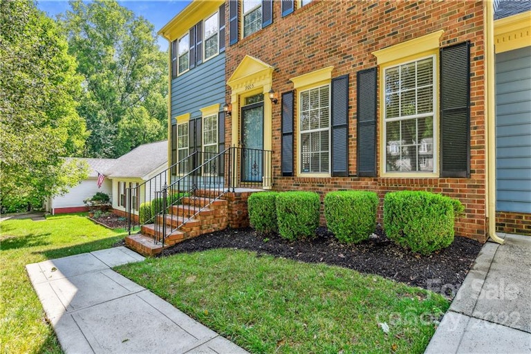 Photo 3 of 36 - 9005 Clifton Meadow Dr, Matthews, NC 28105