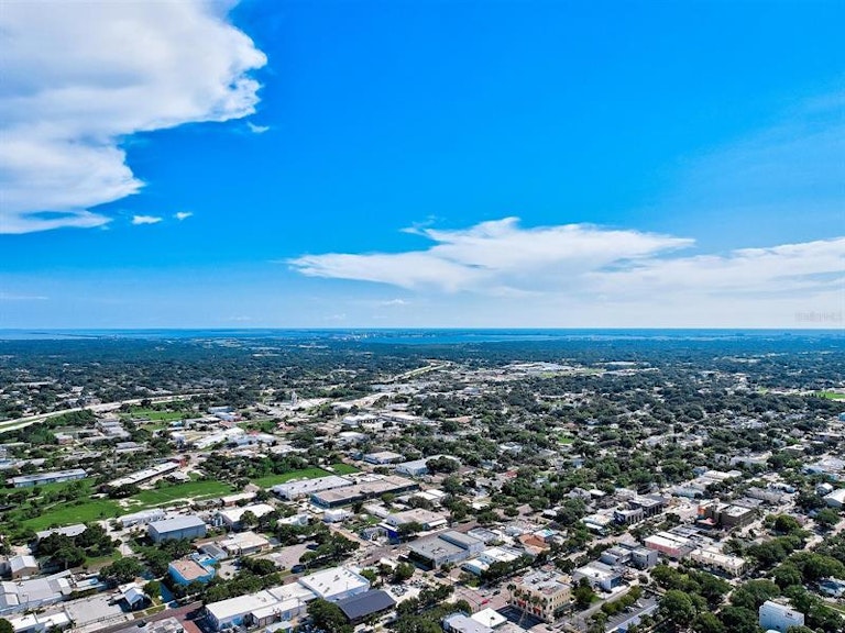 Photo 3 of 42 - 2010 Burlington Ave N, Saint Petersburg, FL 33713