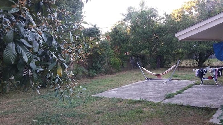 Photo 2 of 5 - 804 Pecan Dr, Seffner, FL 33584
