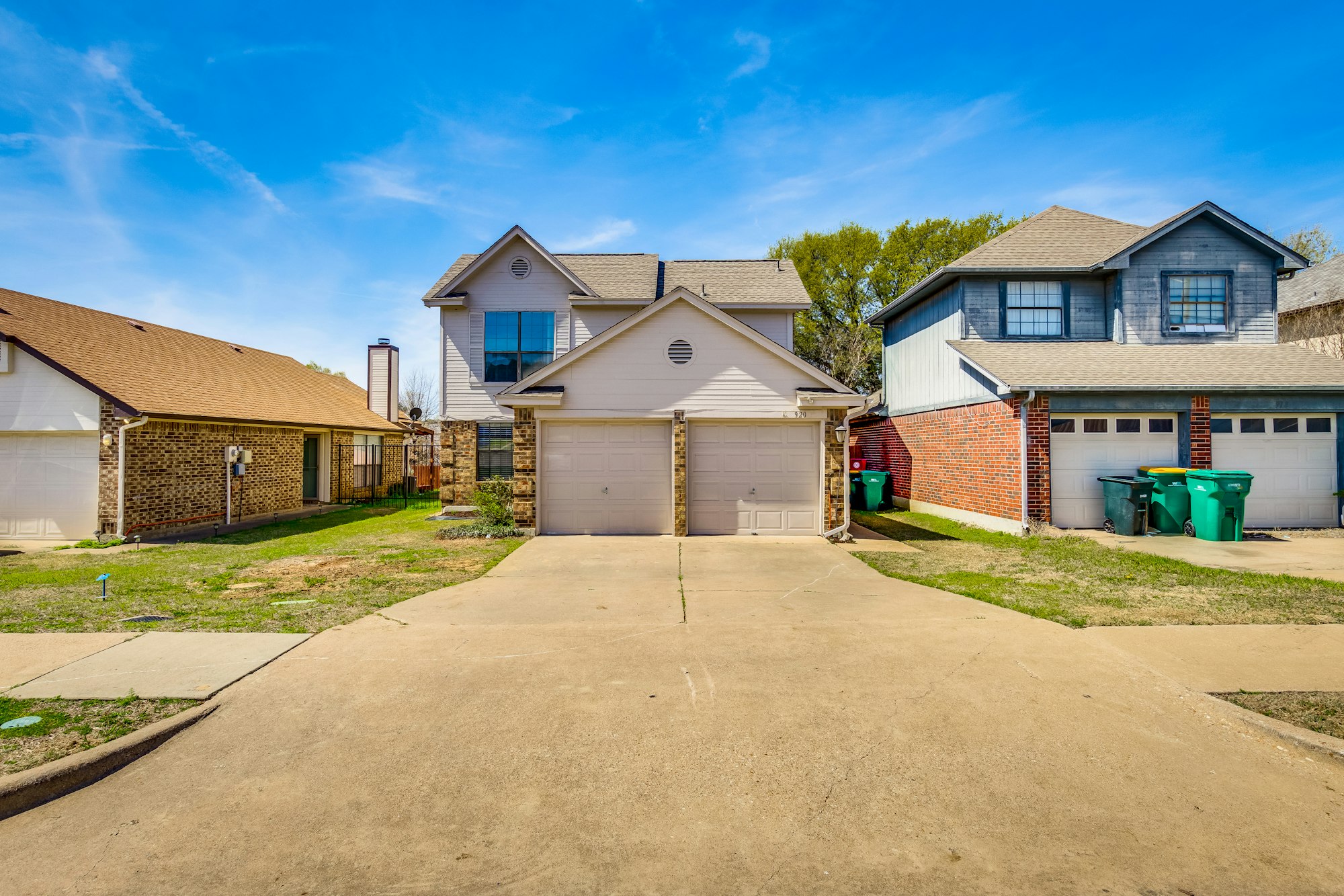 Photo 1 of 24 - 920 S Old Orchard Ln, Lewisville, TX 75067