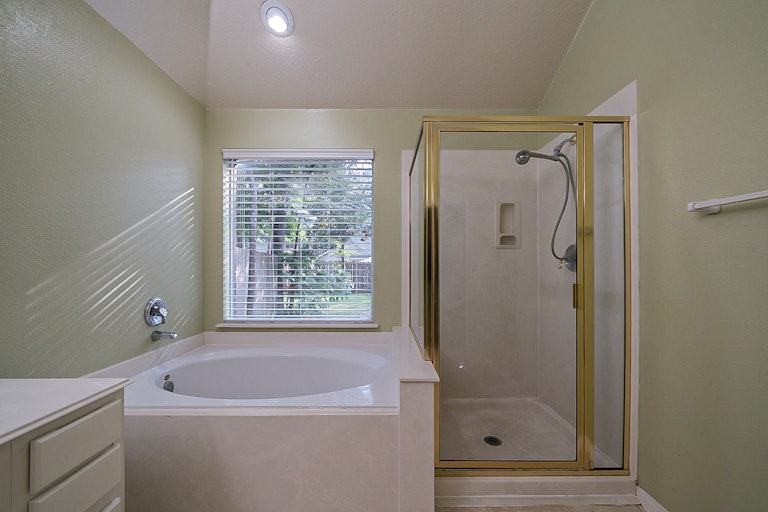 Photo 29 of 39 - 57 N Old Cedar Cir, Spring, TX 77382