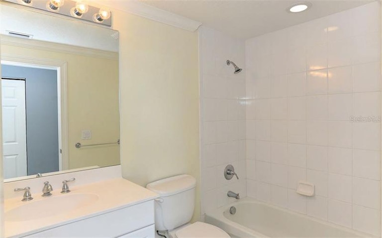 Photo 14 of 25 - 800 N Tamiami Trl #908, Sarasota, FL 34236