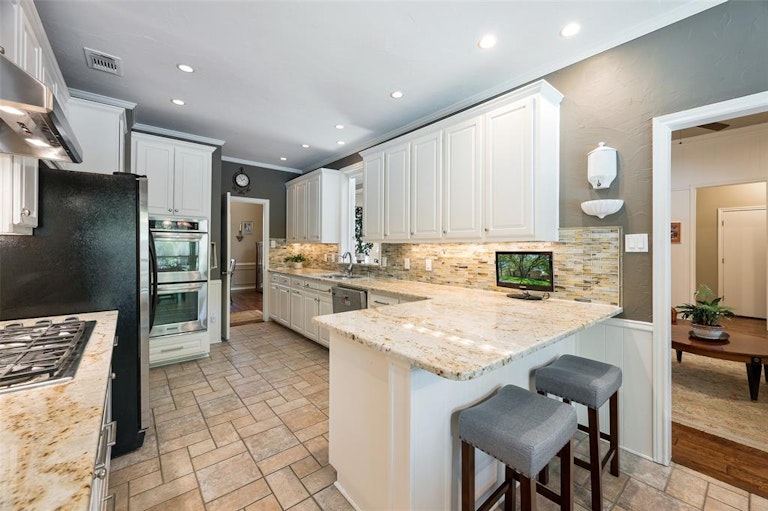 Photo 23 of 40 - 7336 Williamswood Dr, Dallas, TX 75252