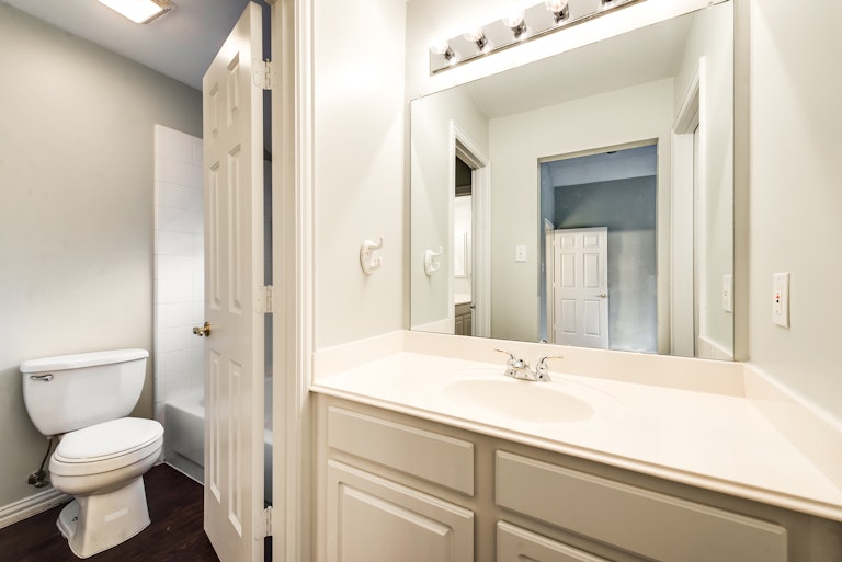 Photo 27 of 31 - 3612 Amber Hills Dr, Dallas, TX 75287