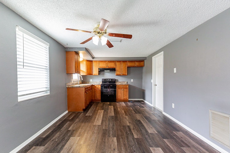 Photo 4 of 20 - 6207 7th Ave, New Port Richey, FL 34653