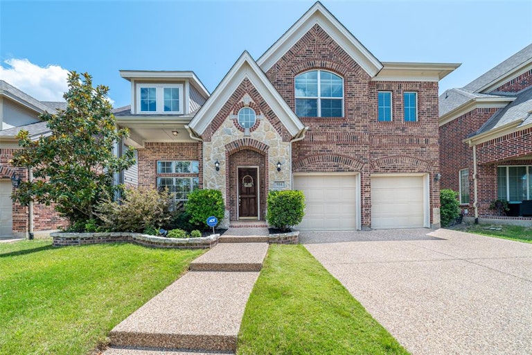 Photo 1 of 35 - 904 Auburn Ct, Savannah, TX 76227