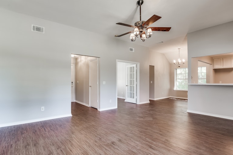 Photo 9 of 30 - 627 Stagecoach Dr, Little Elm, TX 75068