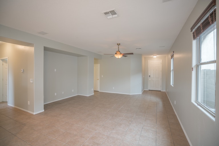 Photo 4 of 29 - 1740 W Twain Dr, Anthem, AZ 85086