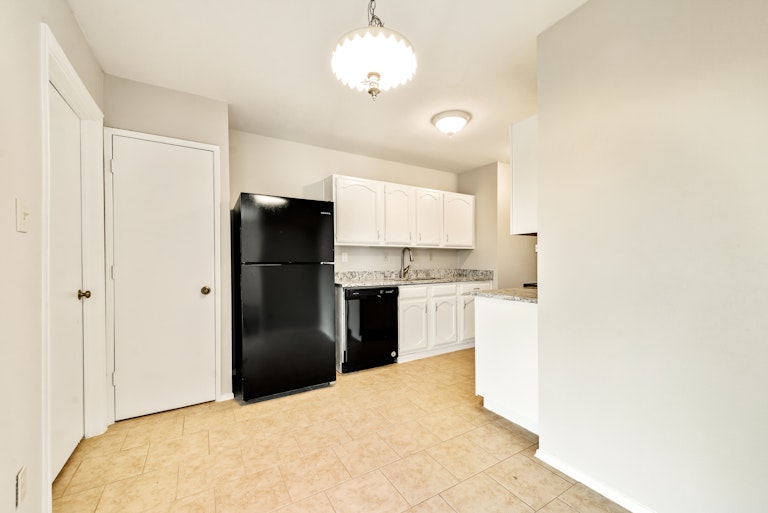 Photo 12 of 28 - 708 Green Canyon Dr, Mesquite, TX 75150