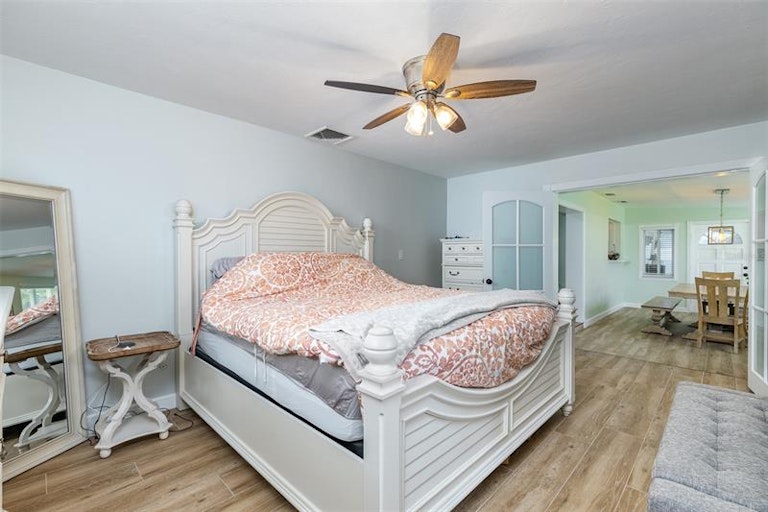 Photo 21 of 33 - 923 Phyllis Ave, Largo, FL 33771