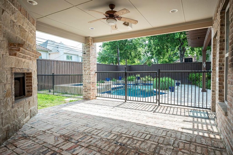 Photo 28 of 40 - 6624 Sondra Dr, Dallas, TX 75214