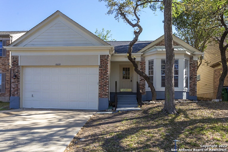 Photo 1 of 22 - 8622 Silent Oaks, San Antonio, TX 78250