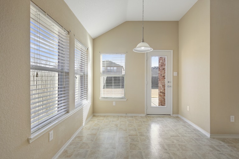 Photo 11 of 25 - 521 Chestnut Trl, Forney, TX 75126