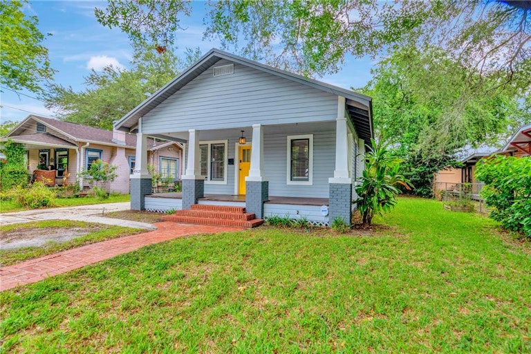 Photo 2 of 29 - 4913 N Suwanee Ave, Tampa, FL 33603