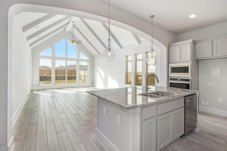 Photo 5 of 27 - 6034 Lake Bridge Ln, Manvel, TX 77578