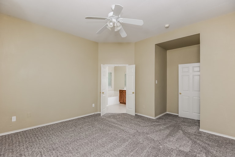 Photo 5 of 25 - 13308 Ridgepointe Rd, Fort Worth, TX 76244