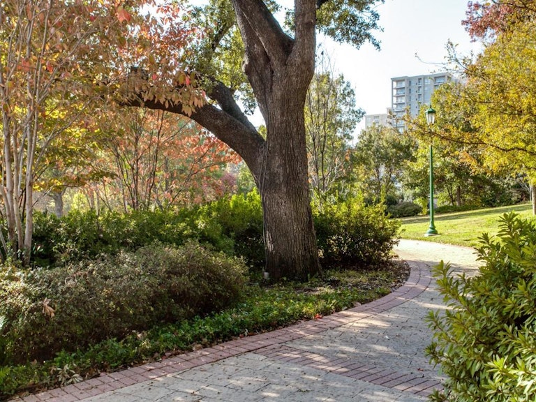 Photo 30 of 33 - 3225 Turtle Creek Blvd #1429, Dallas, TX 75219