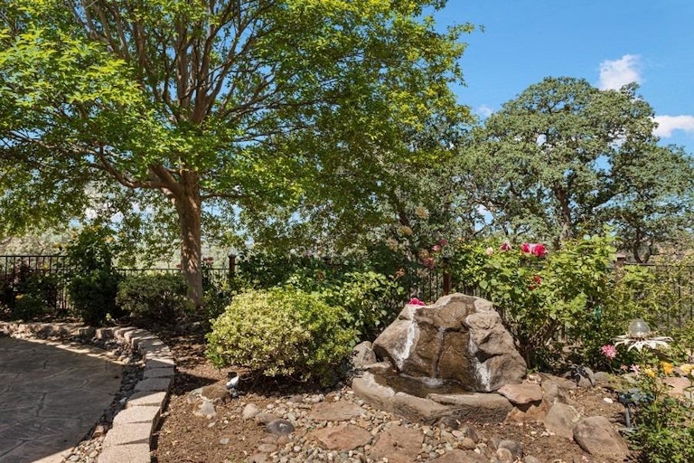 Photo 8 of 47 - 3970 Coldwater Dr, Rocklin, CA 95765