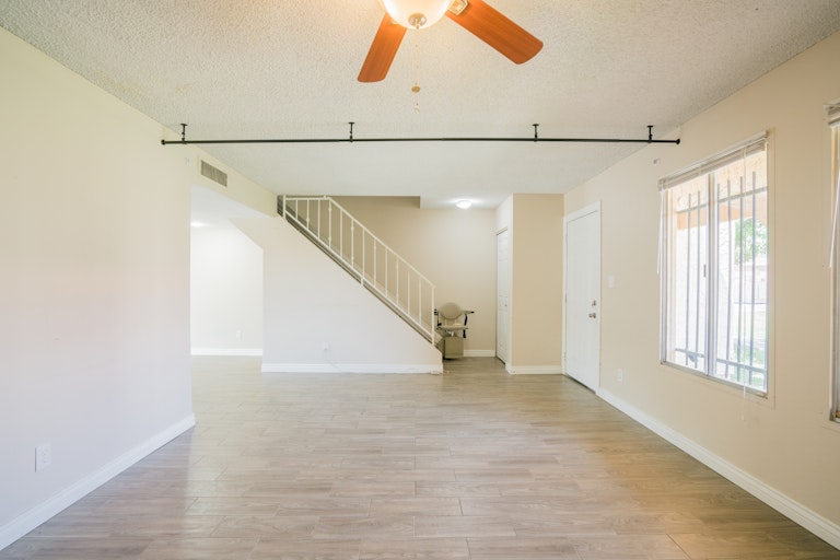 Photo 3 of 20 - 5743 N 43rd Ln, Glendale, AZ 85301