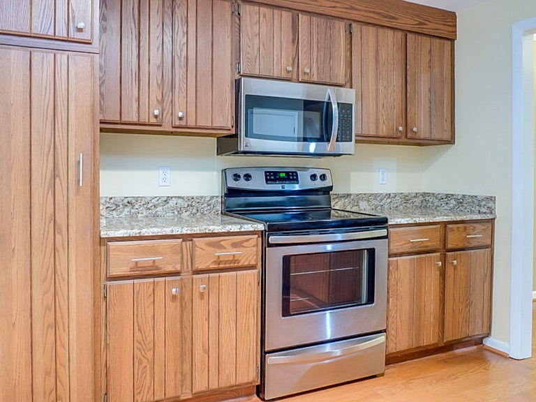 Photo 3 of 30 - 4405 Sunburst Ct, Raleigh, NC 27613
