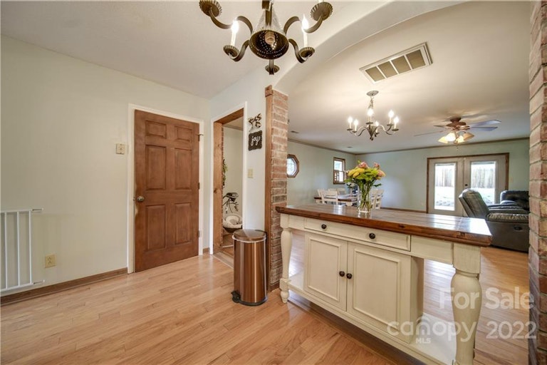 Photo 15 of 47 - 5802 Hillcrest Cir, Indian Trail, NC 28079