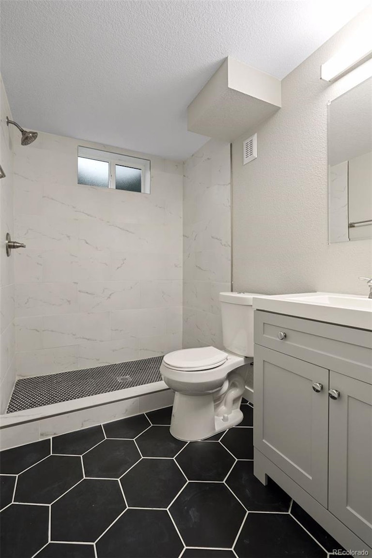 Photo 32 of 35 - 1545 S Chase Ct, Lakewood, CO 80232