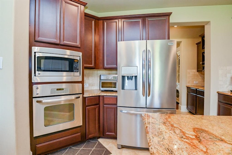Photo 14 of 44 - 5306 Clear Landing Ct, Rosharon, TX 77583