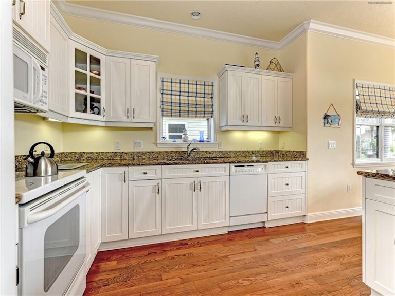 Photo 12 of 25 - 306 56th St, Holmes Beach, FL 34217