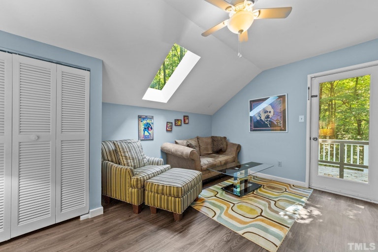 Photo 31 of 36 - 317 Stony Hill Rd, Chapel Hill, NC 27516