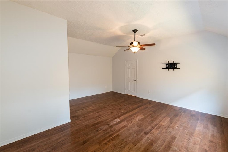 Photo 17 of 29 - 1010 Abbott Dr, Pearland, TX 77584