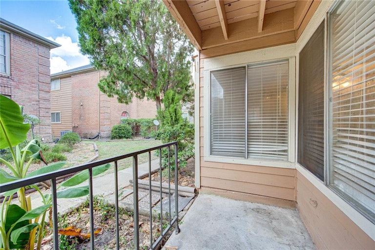 Photo 35 of 37 - 12200 Overbrook Ln #31A, Houston, TX 77077