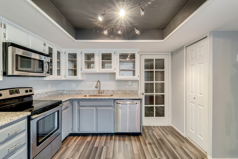 Photo 2 of 17 - 423 E Ironwood Dr, Phoenix, AZ 85020