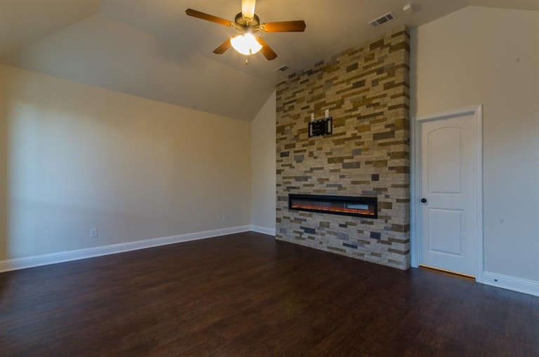 Photo 23 of 33 - 3058 Lakefield Dr, Little Elm, TX 75068