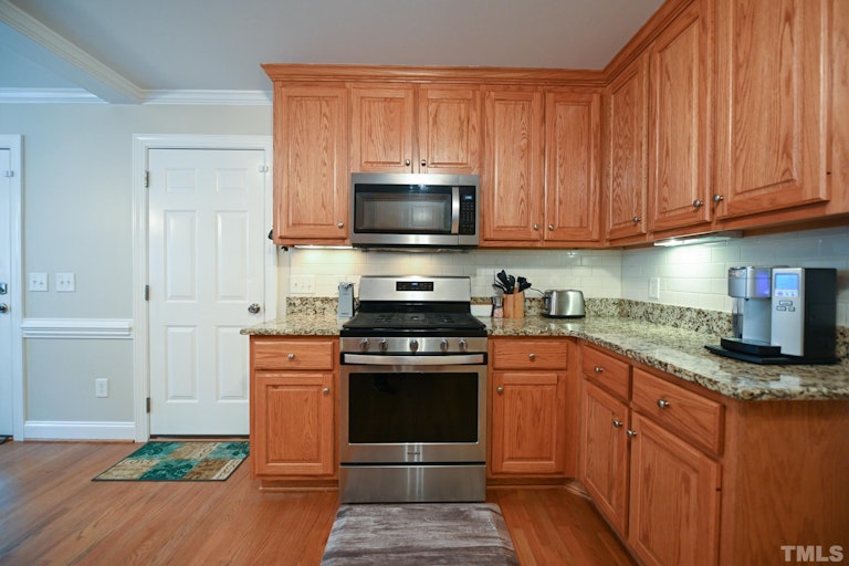 Photo 12 of 40 - 142 Mill Branch Cir, Fuquay Varina, NC 27526