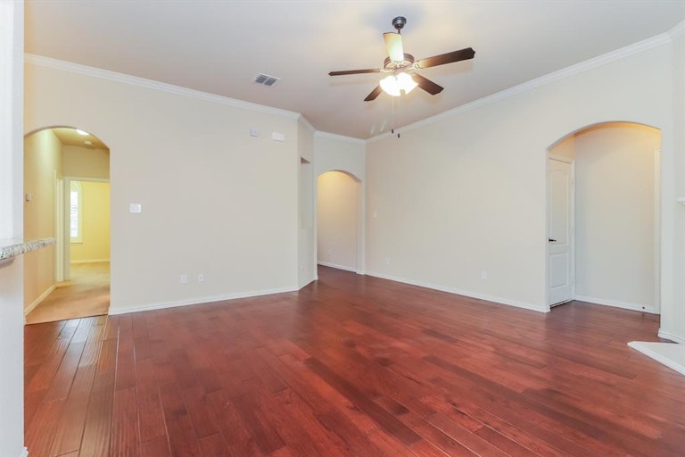Photo 11 of 25 - 1629 Signature Dr, Weatherford, TX 76087