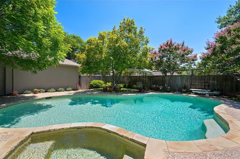 Photo 38 of 40 - 7336 Williamswood Dr, Dallas, TX 75252