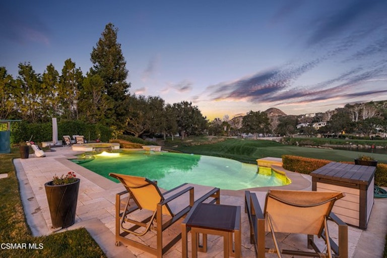 Photo 79 of 80 - 208 W Stafford Rd, Thousand Oaks, CA 91361