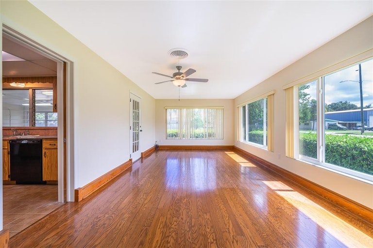 Photo 19 of 38 - 304 Kentucky Ave, Saint Cloud, FL 34769