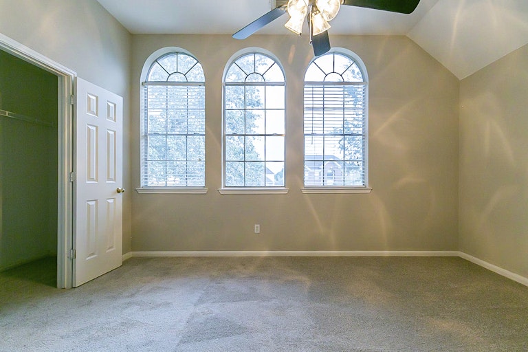 Photo 22 of 27 - 1806 Shadow Haven Ct, Fresno, TX 77545