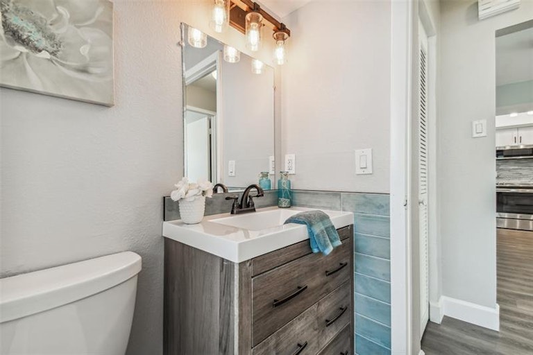 Photo 42 of 42 - 8010 Diagonal Rd N, Saint Petersburg, FL 33702